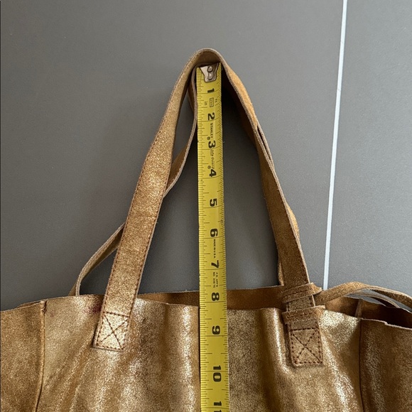 Shiraleah metallic gold leather bag - Picture 9 of 10